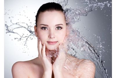 What Are the Benefits of Rose Water for the Face?
